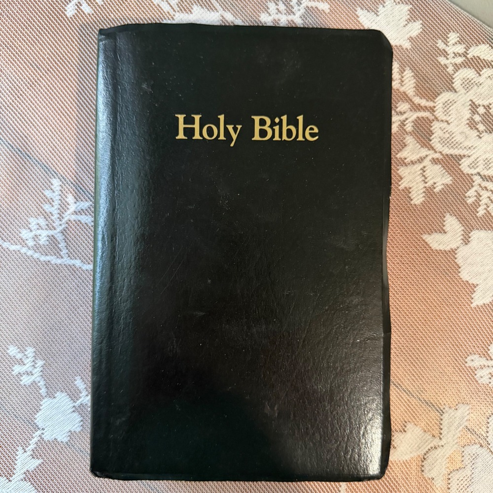 Thomas Nelson NKJV Holy Bible OS Black Good Red Letter Dictionary Concordance
